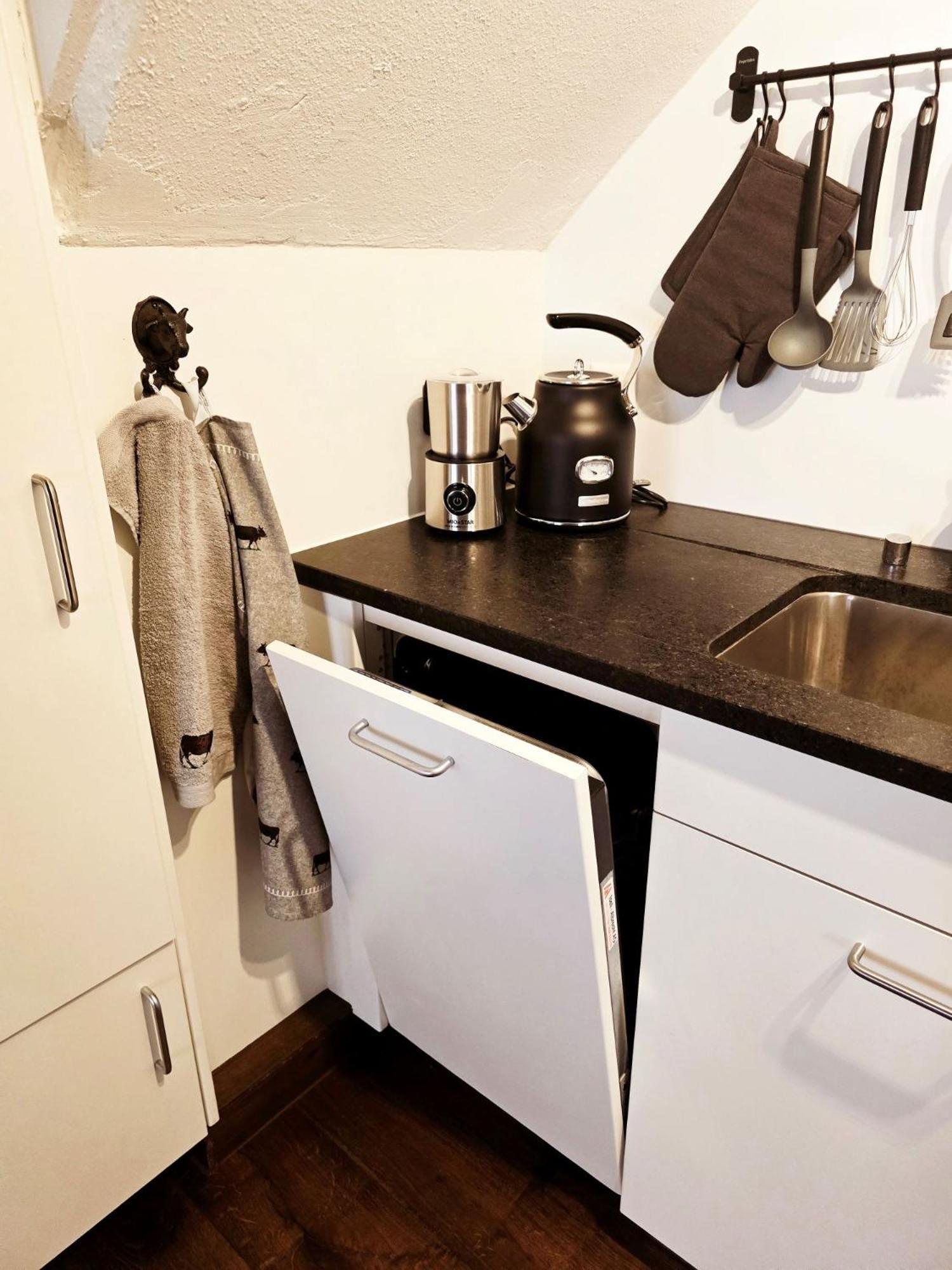Chalet Happy Cow - Top Lage Naehe Bodensee, Rheinfall, Schaffhausen & Zuerich - Laendliche Idylle Mit Privat-Parkplatz Und Viel Komfort - 120M2 - 3 Stockwerke Ramsen Екстериор снимка